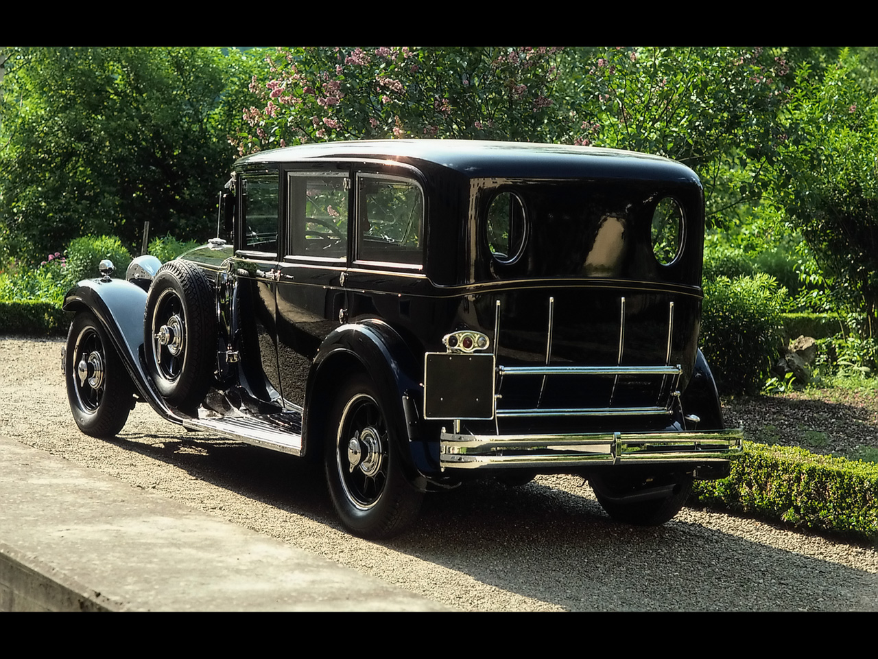 1930-Mercedes-Benz-Nurburg-460-Popemobile-Rear-Angle-1280x960