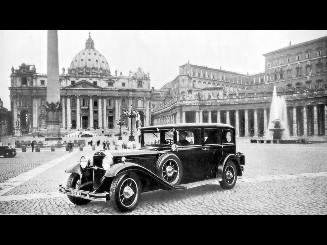1930-Mercedes-Benz-Nurburg-460-Popemobile-St-Peters-Square-1280x960