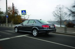 Test drive Mercedes E 300 Hybrid: Tradition and Innovation