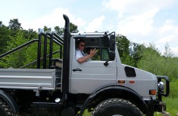 Arnold’s Unimog for sale again – The truck of the Terminator
