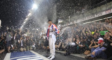 Lewis Hamilton wins BBC Sports Personality of the Year 2014