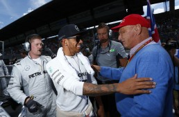 Niki Lauda says that Hamilton will stay with Mercedes