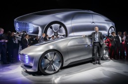 Daimler CEO Dieter Zetsche plotting Apple, Google alliance