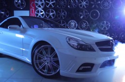 Vossen sure knows how to play up a custom Mercedes-Benz SL. VIDEO