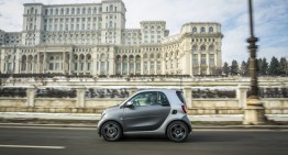 Test smart fortwo 1.0. The smallest car vs Ceausescu’s House of the People