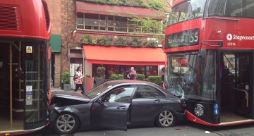 What a tight situation! Mercedes sandwiched by buses in London
