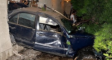 VIDEO. No special effects. Driver plunges into motel