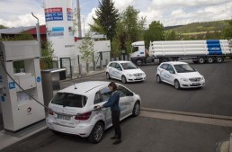 Daimler opens first hydrogen filling station on the autobahn