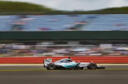 Great Britain Formula One Grand Prix: Hamilton wins a mad race