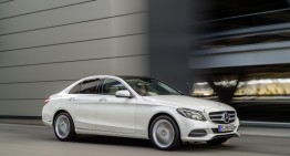 New sales record for Mercedes-Benz in the first half of 2015