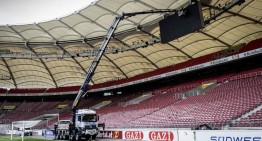 Tough job for the Arocs truck at the Mercedes-Benz Arena