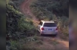 Driver tries to climb the Mercedes-Benz GLK up the hill. See how he ends up!