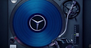 Hey, Mr. DJ! Lewis Hamilton is preparing the Mercedes-AMG party