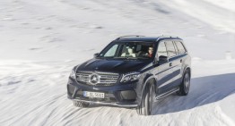 First review Mercedes GLS by auto motor und sport (with video)