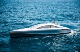 Silver Arrow of the Seas – 960 HP Mercedes-Benz yacht sails on the French Riviera