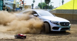 The ultimate race! The C-Class Coupe races Parkour athlete and toy car