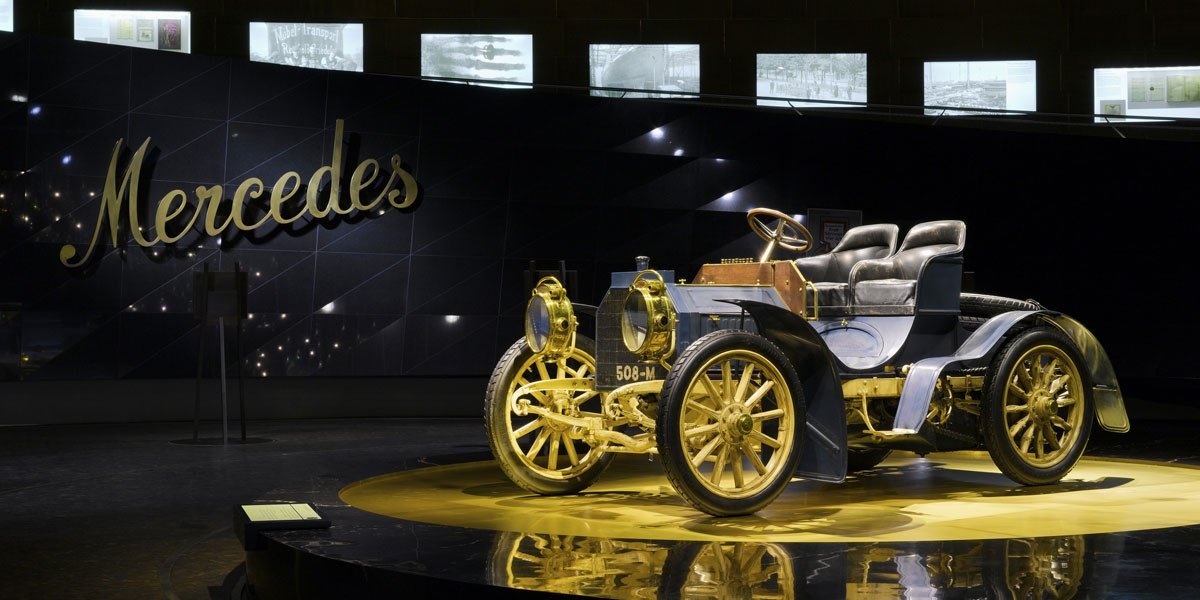 Hungry for history - The museum-monster is chasing after iconic