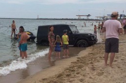 Mercedes-Benz G-Class nearly drowned in Ukraine