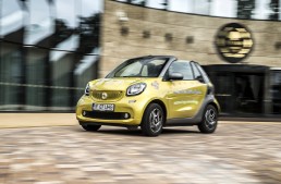 smart fortwo cabriolet – The urban joy toy extending summer