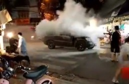 Bad tuning? Mercedes-Benz GL450 catches fire out of the blue