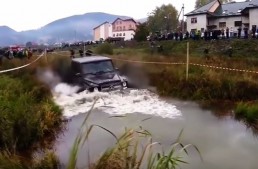 Sanity gone down the drain in Ukraine! Driver tries to smash a Mercedes G63 AMG in the off-road