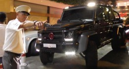 This car is just too big for a country that’s so tiny! Try to park the Mercedes G 63 AMG 6×6 in Monaco