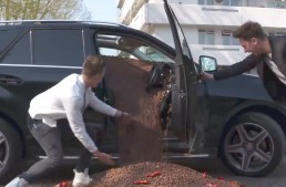 Filled with candy – The Mercedes prank that made the owner happy