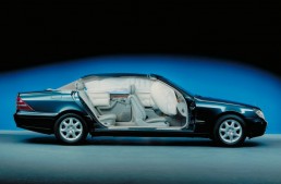 Happy safety anniversary! Mercedes celebrates 30 years of front-passenger airbag
