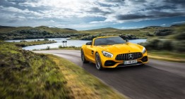 This is the new Mercedes-AMG GT S Roadster – Open air fun