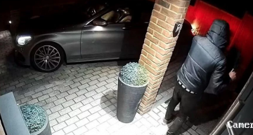 Gone in 20 seconds – Thieves steal new C-Class from owner’s driveway