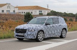 Mercedes-AMG GLB 35 shows up for the first time: Sporty compact SUV with 306 hp