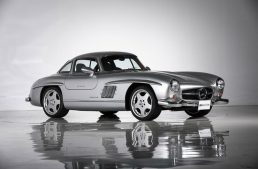 A Mercedes-Benz 300 SL restored by AMG is auctioned. Still original?