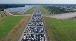 More than 10,000 Mercedes-Benz cars in one place. Where is that? VIDEO