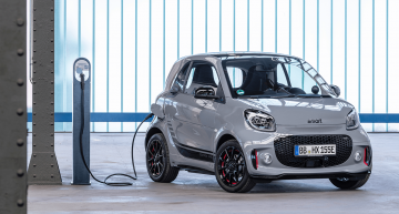 What is the name of the new global smart joint venture between Geely and Mercedes-Benz?