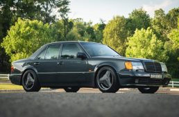 A rare Mercedes 500E Brabus 6.0 could not be sold at auction