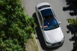 Mercedes-Benz Recalls a Single S-Class, Glass Roof Might Detach