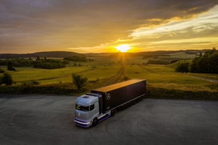 World premiere of Mercedes-Benz fuel-cell concept truck (6)