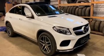 Mercecedes-Benz GLE Coupe becomes a write off after truck tire explodes next to it