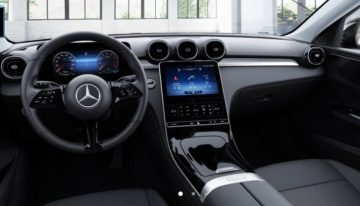 How it looks the basic Mercedes C-Class with standard displays