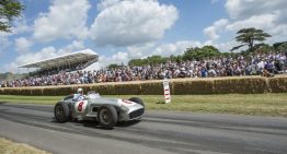 Mercedes-Benz 300 SLR “722” pays tribute to Sir Stirling Moss