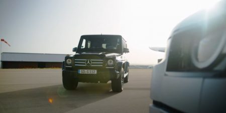 Mercedes-Benz G-Class pulling challenge Land Rover Defender (3)