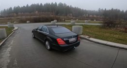 Mercedes-Benz S-Class W221 out on the autobahn, does it show its age?
