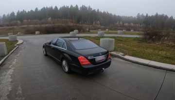 Mercedes-Benz S-Class W221 out on the autobahn, does it show its age?