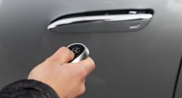 Mercedes Delivers Cars With Only One Key