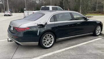 There’s a Mercedes-Maybach S-Class With a Trailer Hitch Driving in Florida