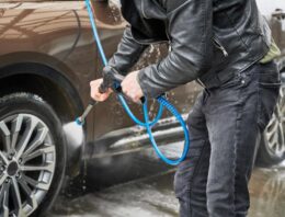 How to clean wheels and tyres properly?
