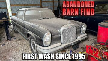 A Mercedes-Benz 220 SE Has Been Sitting in a Barn, Gets First Wash Since 1995