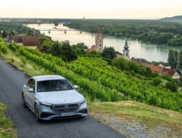First review Mercedes E-Class W214 by auto motor und sport
