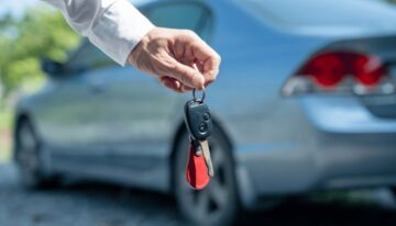 5 Tips On Choosing Between New and Used Cars From a Dealer