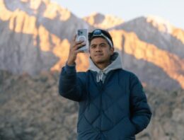 In 2026, Fans Travel With the Season – and Their Phones